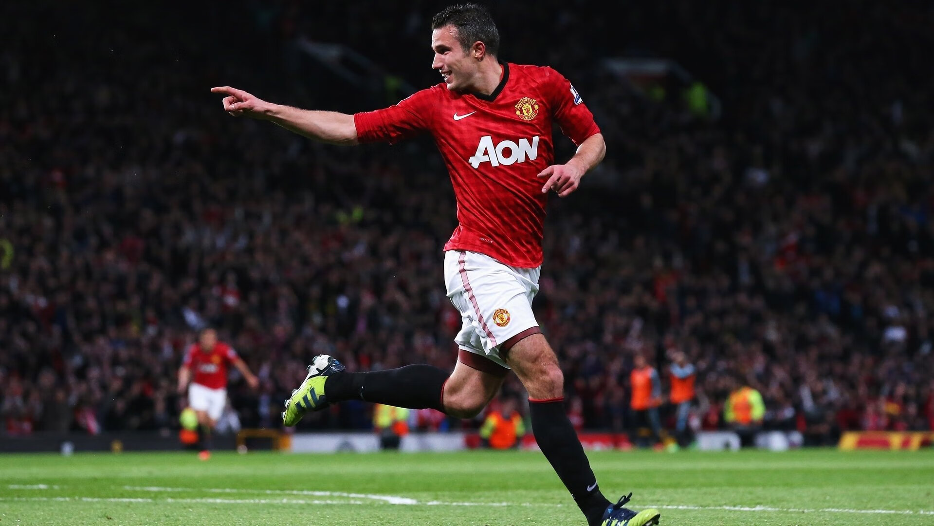 爱游戏综合娱乐-里昂利用空切配合撕裂密集防守