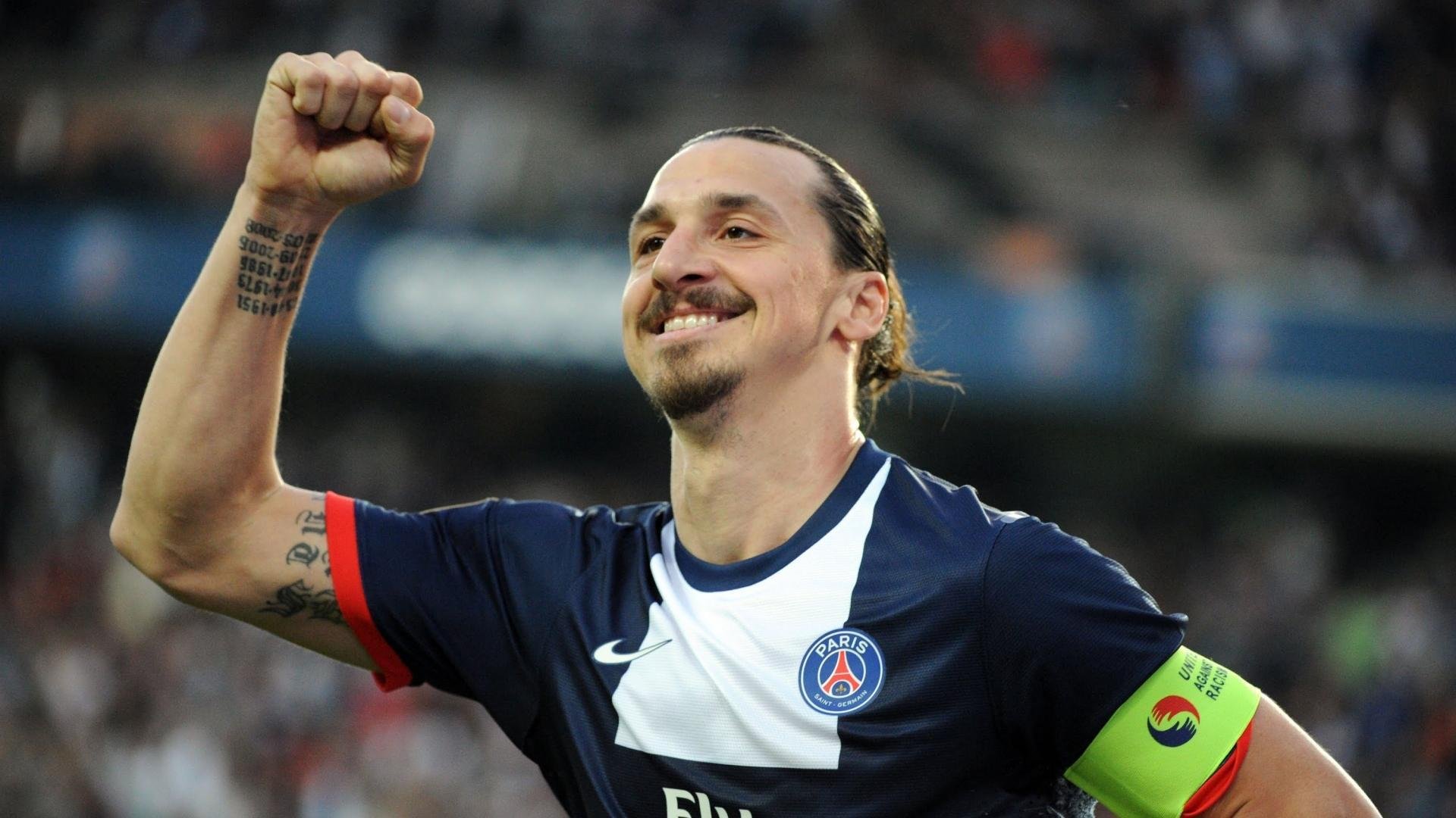 跨界合作将足球运动与艺术展演结合，创新体育文化表达，足球跨球基本技术要领